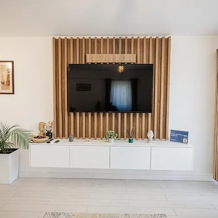 Luxury Designer - Romanescu Park *