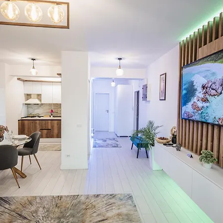 Luxury Designer - Romanescu Park Apartment