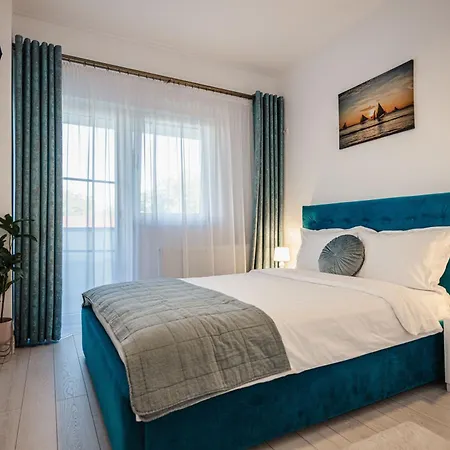 Luxury Designer - Romanescu Park Apartment