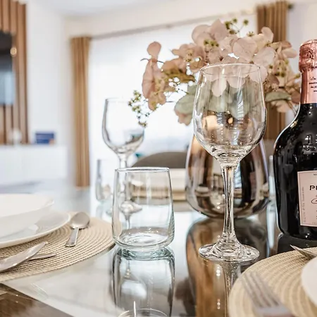 Luxury Designer - Romanescu Park Apartment